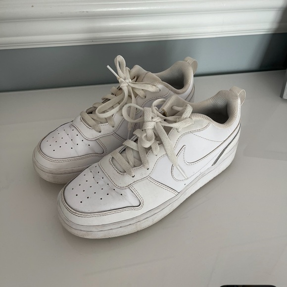 Nike White Low-Top Sneakers - Picture 2 of 2